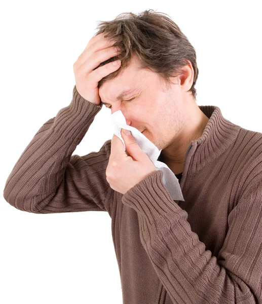Mann pustet Nase mit Taschentuch — Stockfoto