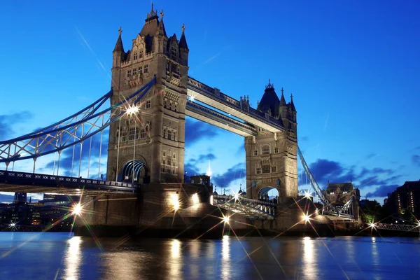 晚上塔桥，伦敦，英国 — 图库照片