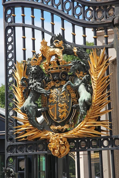 Η βασιλική σφραγίδα, κοντινό πλάνο πύλη στα Ανάκτορα του Μπάκιγχαμ, Ηνωμένο Βασίλειο — Φωτογραφία Αρχείου