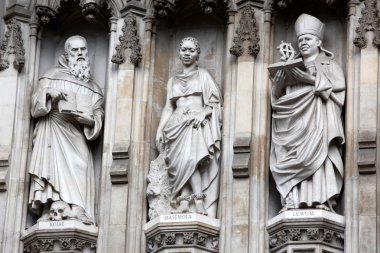 westminster abbey aslında 11. yüzyılda inşa edilmiş ve geç sayfamız