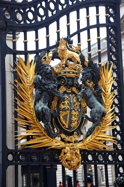 The Royal Seal, Close up of gate a Buckingham Palace, Regno Unito — Foto Stock