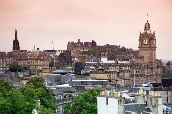 Вид на Эдинбург с Калтон-Хилла, включая Эдинбургский замок, Бал — стоковое фото
