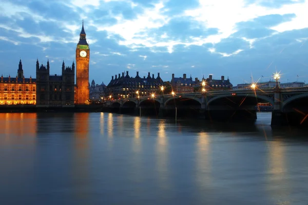 Gran ben y las casas del parlamento en la noche, Londres, Reino Unido — Foto de Stock