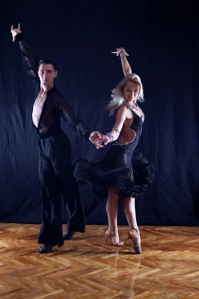 Bailarinas sobre fondo negro — Foto de Stock