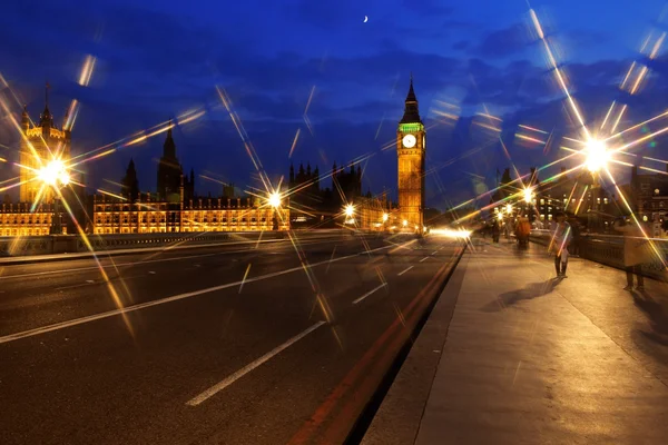 大笨钟和在晚上，伦敦，英国议会的房子 — 图库照片