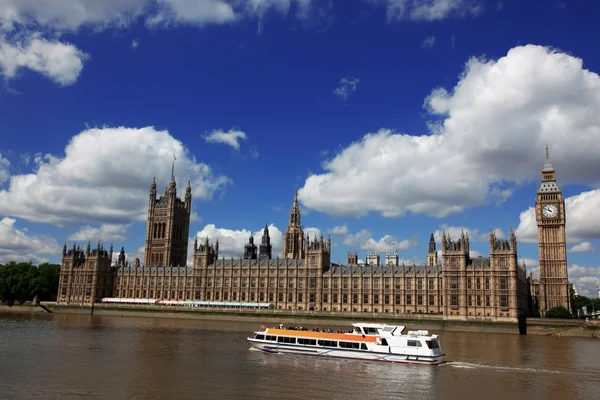 Big Ben'e ve Parlamento, Londra, İngiltere'de ev — Stok fotoğraf