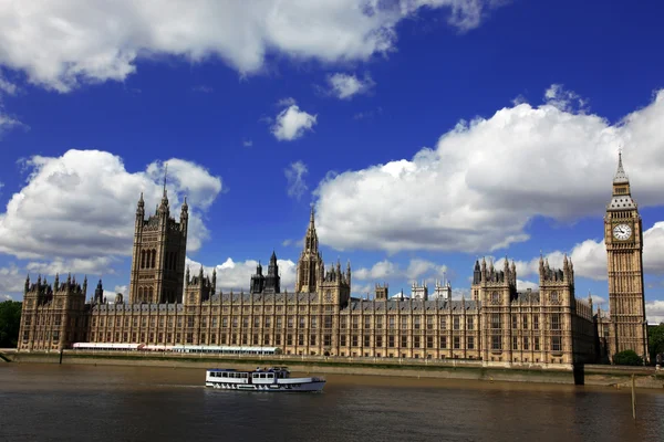 Big Ben'e ve Parlamento, Londra, İngiltere'de ev — Stok fotoğraf