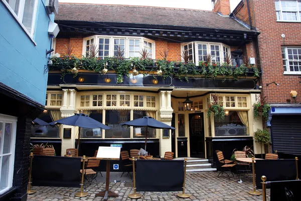 Classic English pub and european street cafe — Stock Photo, Image