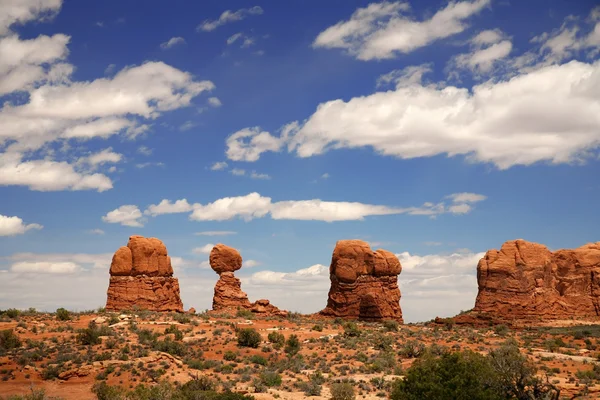 Roccia Bilanciata nel Parco Nazionale degli Archi nello Utah, USA — Foto Stock