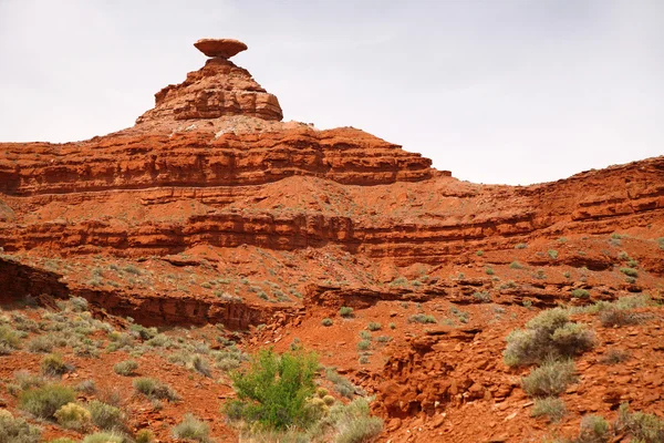 Mexican Hat mountain in Utah and the Arizona border, USA — Stock Photo, Image