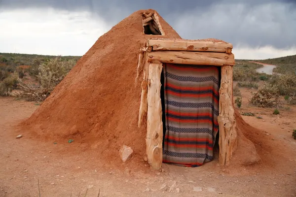 Hogan-Navajo casa indígena nativa —  Fotos de Stock