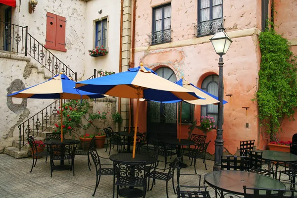 古典的なヨーロッパのストリート カフェ — ストック写真