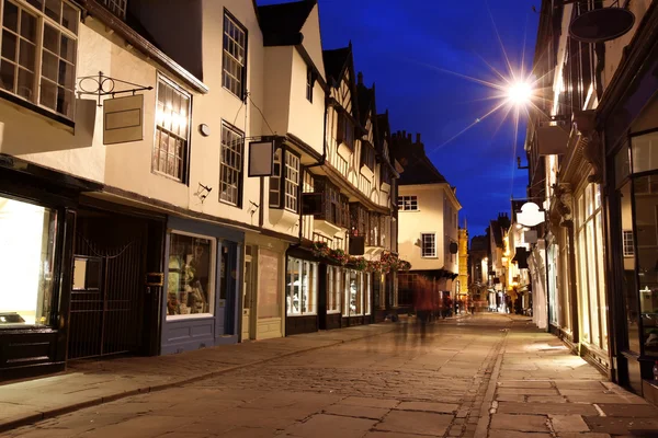 Calle de la noche en York, Reino Unido — Foto de Stock
