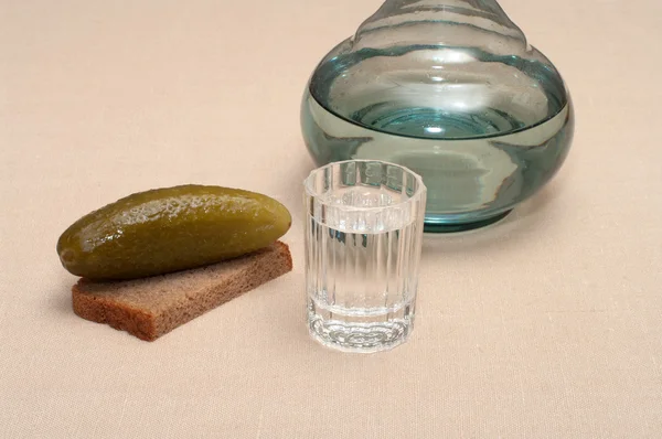 Wodka en snack. — Stockfoto