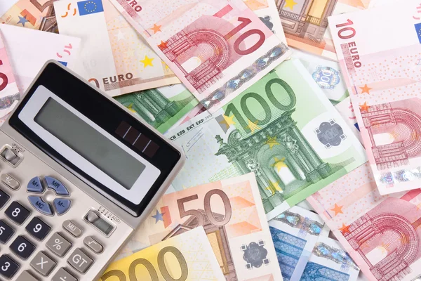 Банкноты и калькулятор евро 3 — стоковое фото