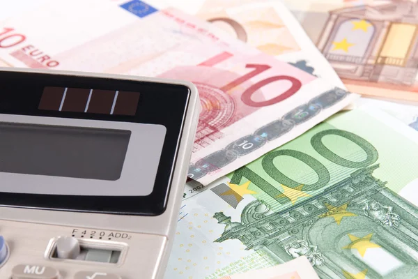 Euro-Banknoten und Taschenrechner — Stockfoto