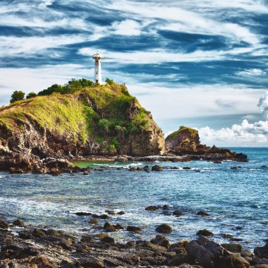 Uçurumdaki deniz feneri