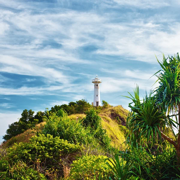 Lighthouse-bir tepe üzerinde — Stok fotoğraf