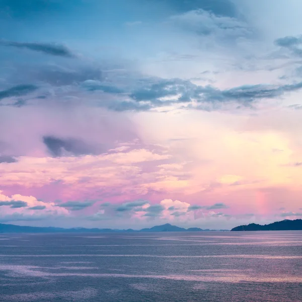 Море на закате — стоковое фото