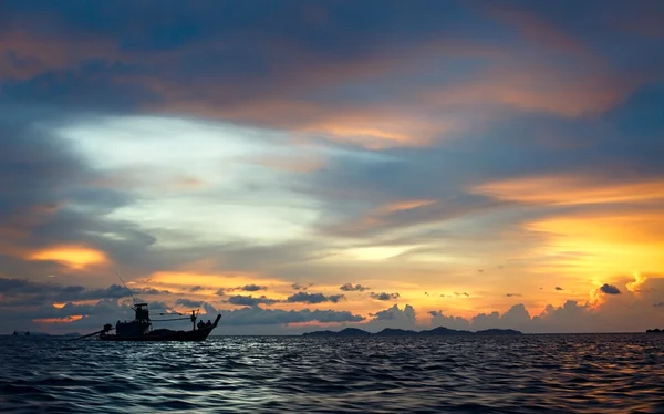 Pôr do sol sobre o mar de Andamão — Fotografia de Stock