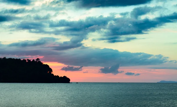 Puesta de sol sobre el mar de Andamán — Foto de Stock