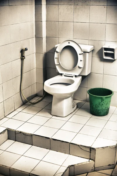 Брудні туалет — стокове фото