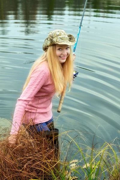 女性釣り — ストック写真