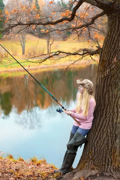 Жінка риболовлі — стокове фото