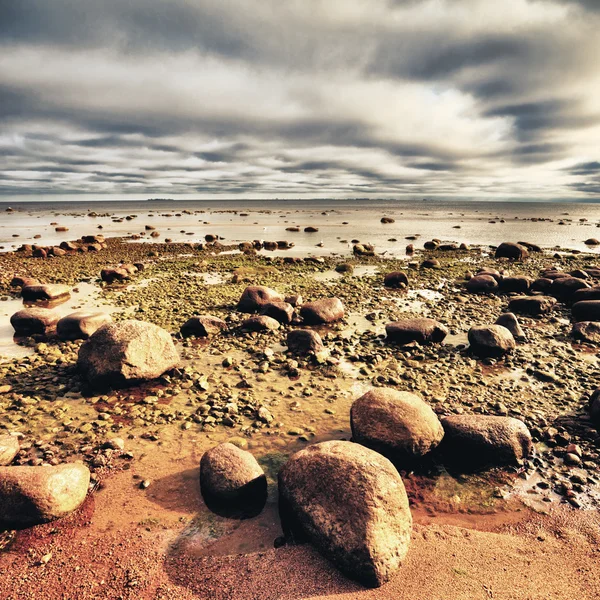 Orilla rocosa del mar —  Fotos de Stock