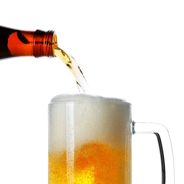 Verter cerveza —  Fotos de Stock