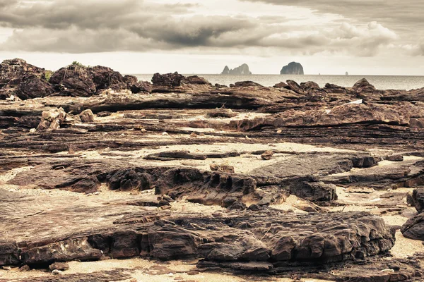 Скелястий берег — стокове фото