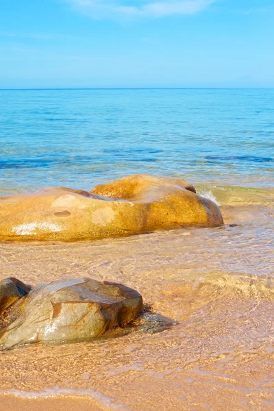 Piedra en un mar —  Fotos de Stock