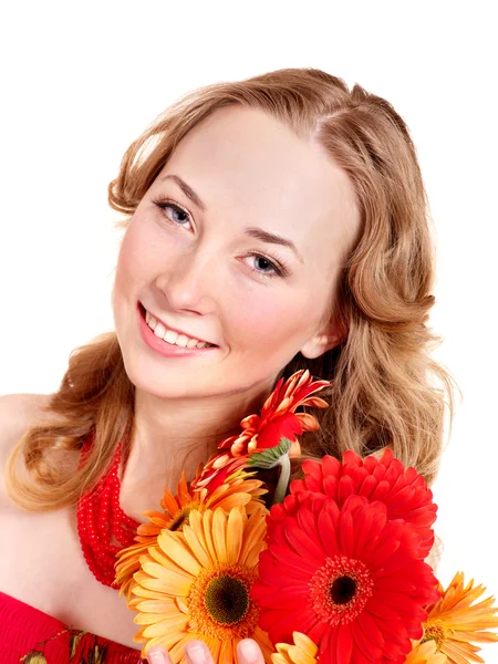 Boldog fiatal nő gazdaság virágok. — Stock Fotó