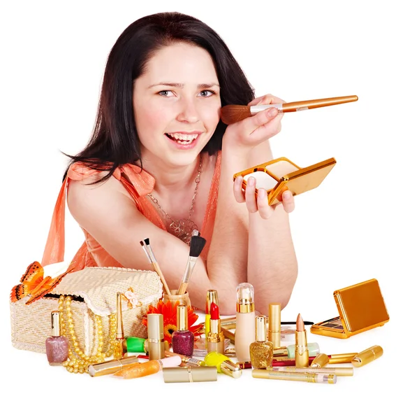 Chica aplicando maquillaje . — Foto de Stock