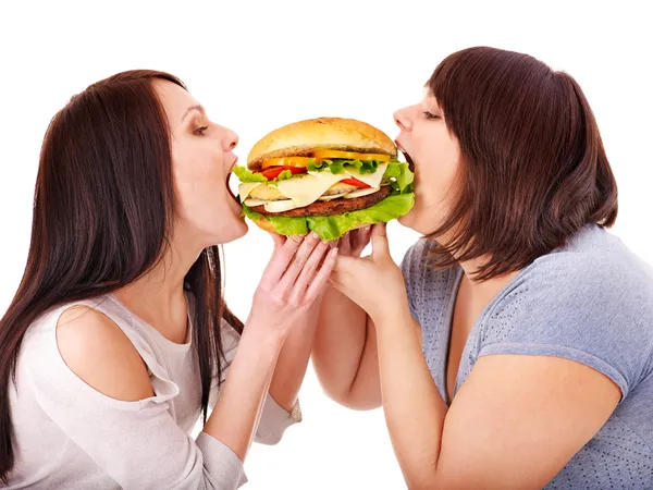 Vrouwen hamburger eten. — Stockfoto
