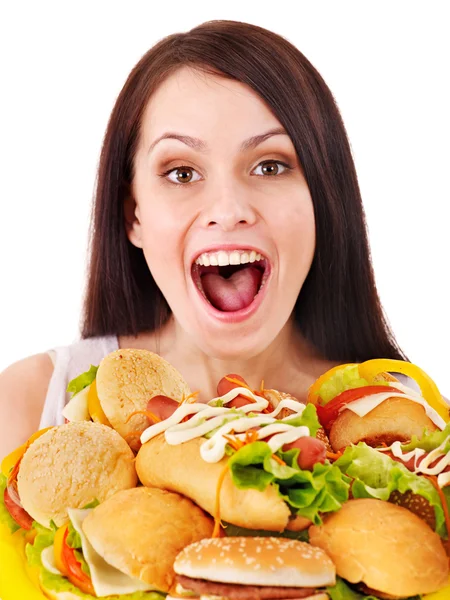 Vékony nő gazdaság hamburger. — Stock Fotó