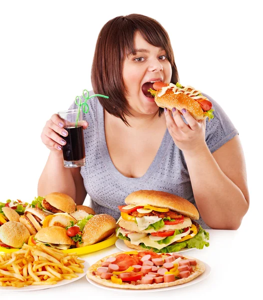 Žena jíst rychlé občerstvení. — Stock fotografie