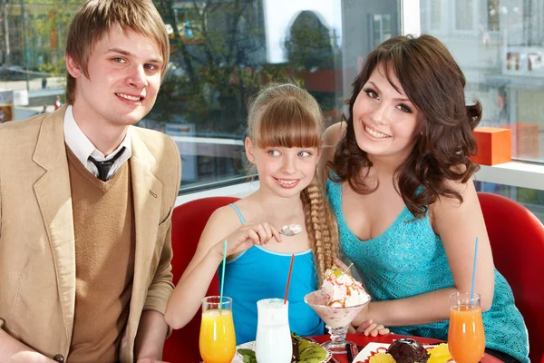 Happy family with child in cafe. — Stock Photo, Image