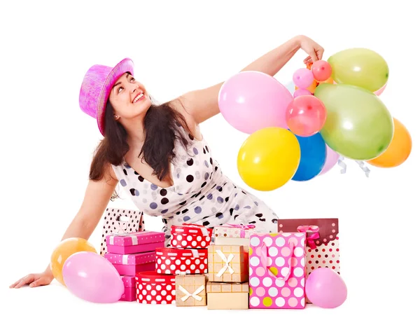 Žena držící krabičky na narozeninovou oslavu. — Stock fotografie