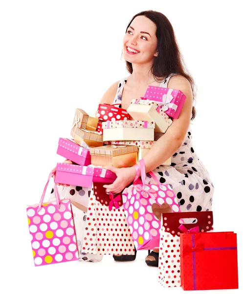 Vrouw met de doos van de gift op verjaardagsfeestje. — Stockfoto
