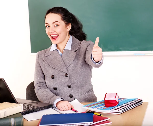 Woman in classroom. — Stock Photo, Image