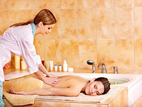 Massage im Hamam oder Dampfbad. — Stockfoto