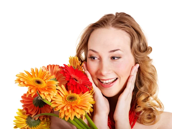 Szczęśliwa młoda kobieta gospodarstwa kwiaty. — Zdjęcie stockowe