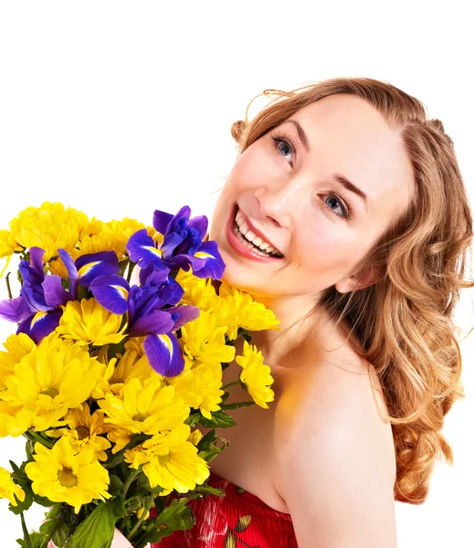 Νεαρή γυναίκα που κρατάει λουλούδια. — Φωτογραφία Αρχείου