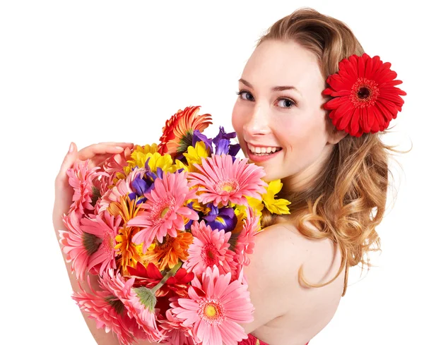 Ung kvinna som håller blommor. — Stockfoto
