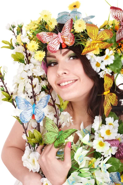 Dziewczyna z motyl i kwiaty na głowie. — Zdjęcie stockowe