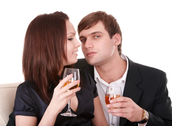 Paar von Mädchen und Mann küssen und trinken Wein. — Stockfoto