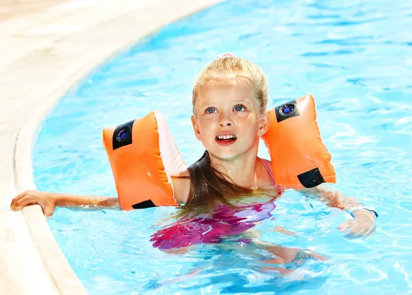 Child with armbands in swimming pool — Stock Photo, Image