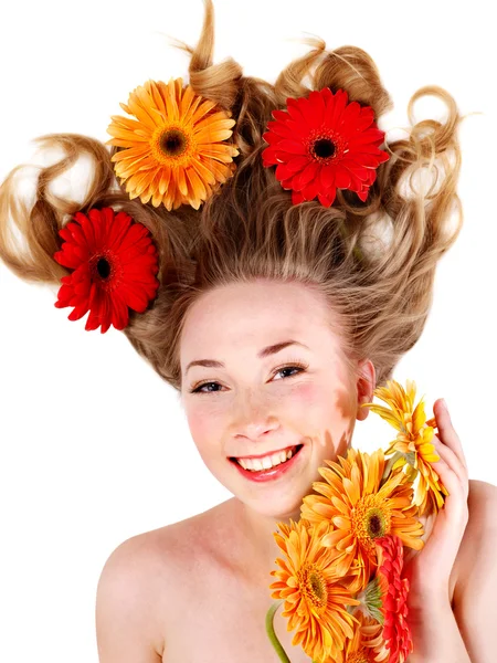 Tousled 머리를 가진 행복 한 젊은 여자. — 스톡 사진