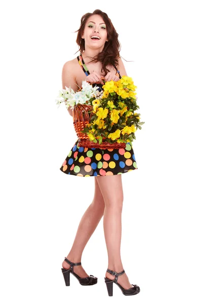 Mooi meisje met wild voorjaar bloem. — Stockfoto